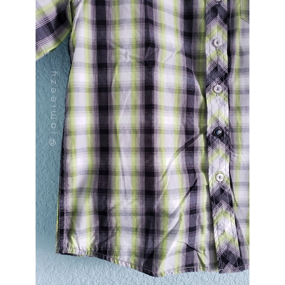 Amplify (Kids) | Plaid Short Sleeve Button Down - Picture 4 of 8